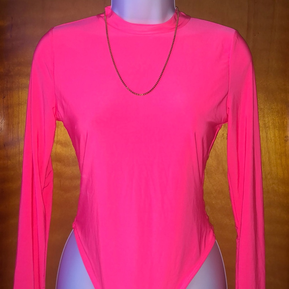🎀Hot Pink collared cut open back Bodysuit🎀
